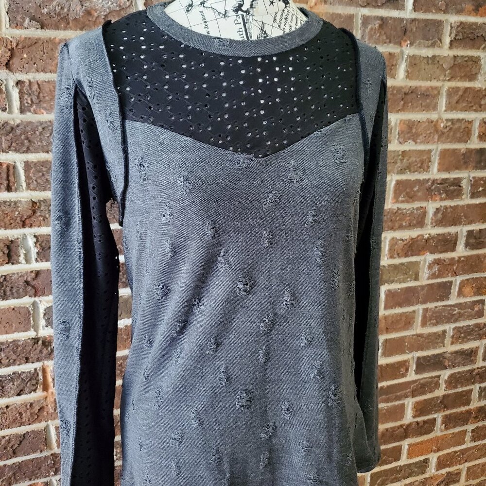 ~NEW~ Sugarfox Long Sleeve Gray with Black Accents Top - Medium & 2X